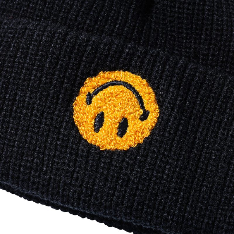 390000453 SMILEY UPSIDE DOWN BEANIE BLACK 04